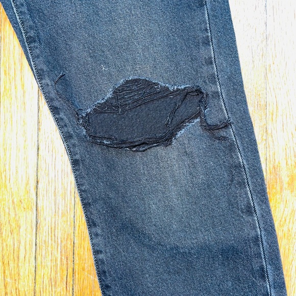 Brand new premium wedgie cut distressed Levi’s size 26x24 - Picture 9 of 9